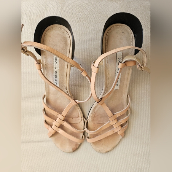 Diane Von Furstenberg Shoes - Diane von Furstenburg size 7.5 strappy nude and black heeled sandals!